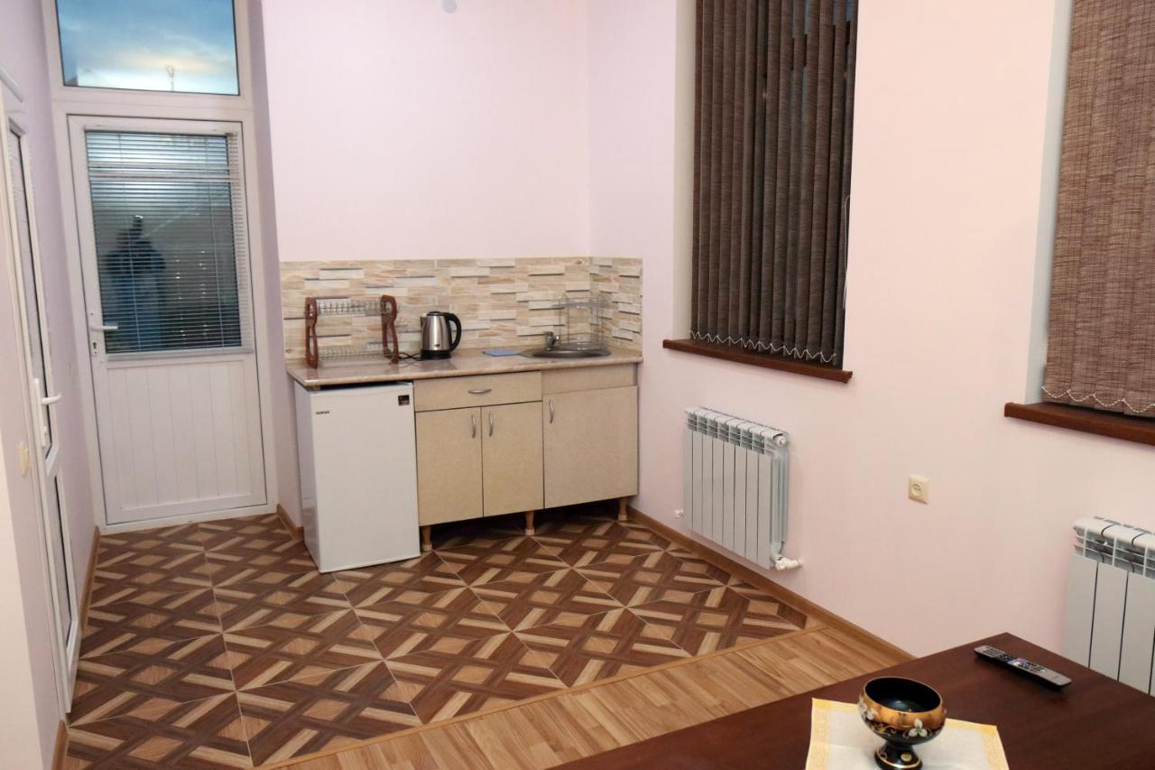 Vanand Guest House Gyumri Bagian luar foto