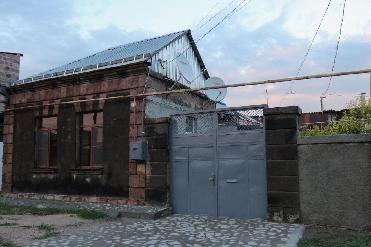 Vanand Guest House Gyumri Bagian luar foto