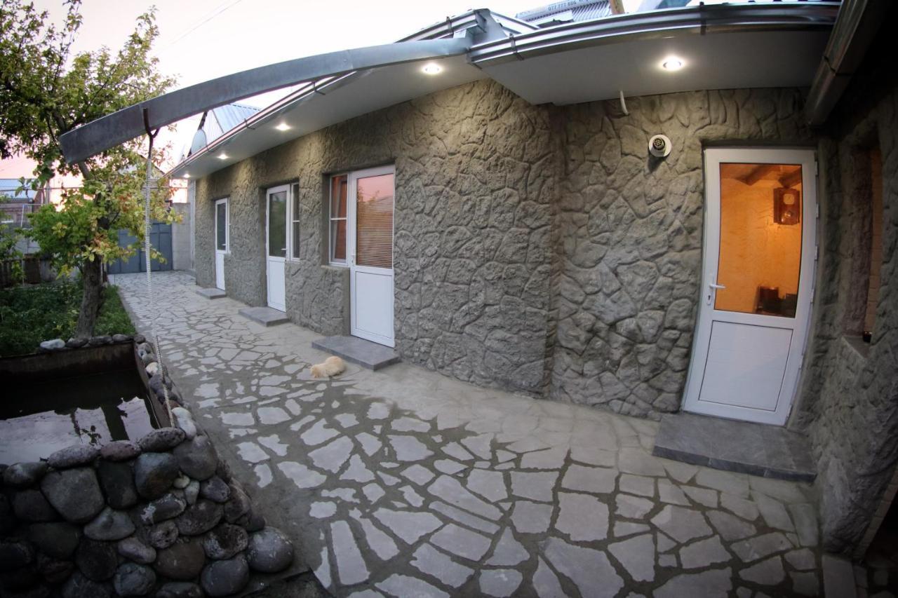 Vanand Guest House Gyumri Bagian luar foto