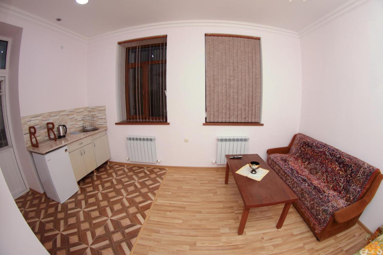 Vanand Guest House Gyumri Bagian luar foto