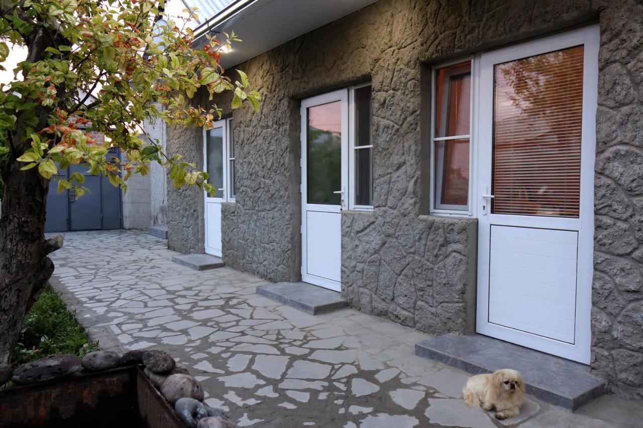 Vanand Guest House Gyumri Bagian luar foto