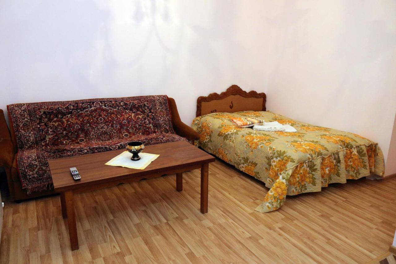 Vanand Guest House Gyumri Bagian luar foto