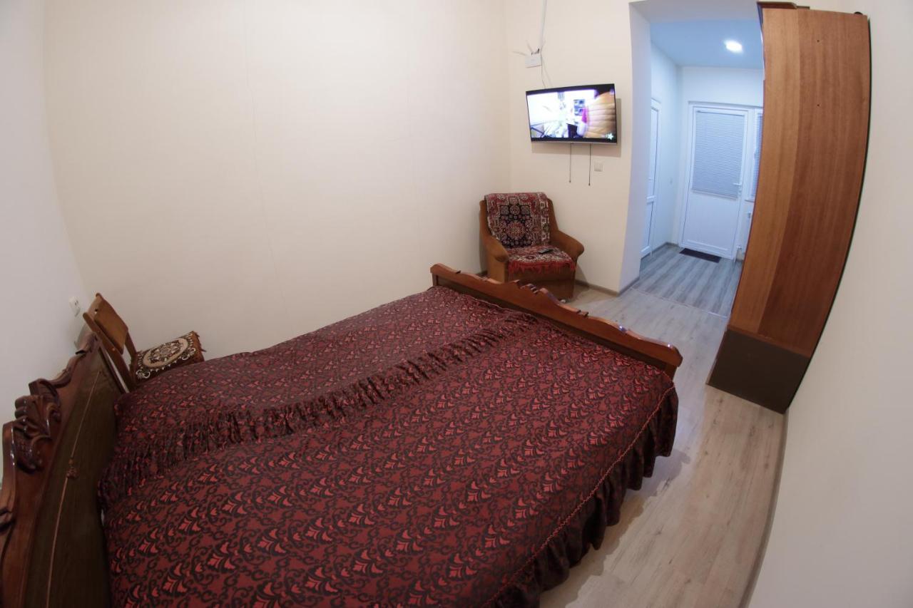 Vanand Guest House Gyumri Bagian luar foto